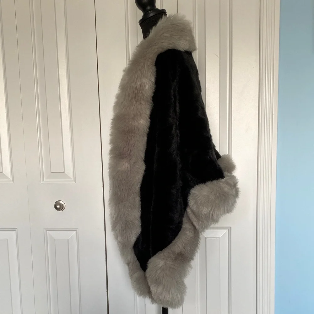 Beautiful Sheran One Size Fits All Black And Grey Faux Fur Shawl Cover Up Coat - Picture 3 of 7